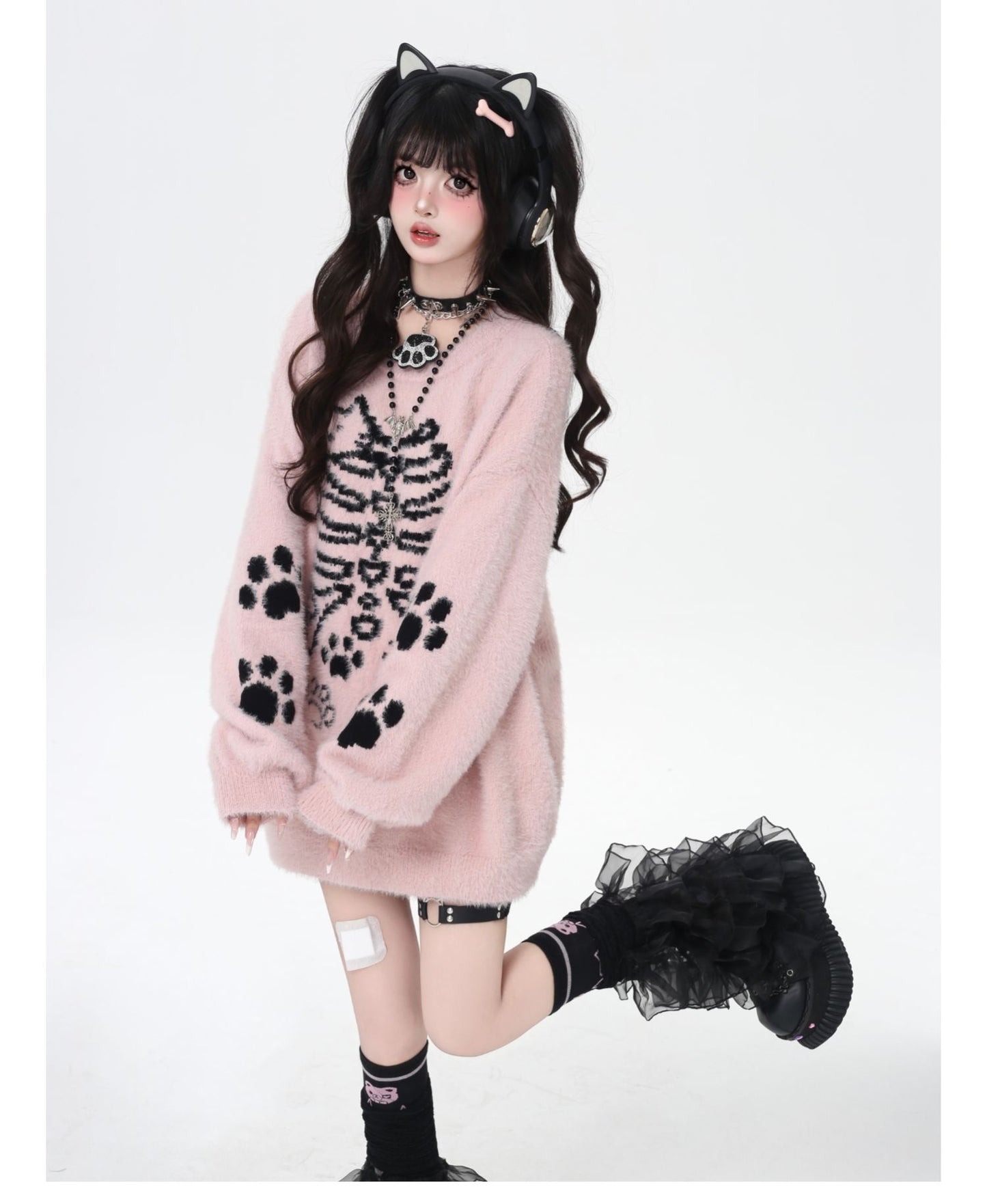 ふわふわネコモチーフ丸首ゆるニット 秋冬ガーリー
