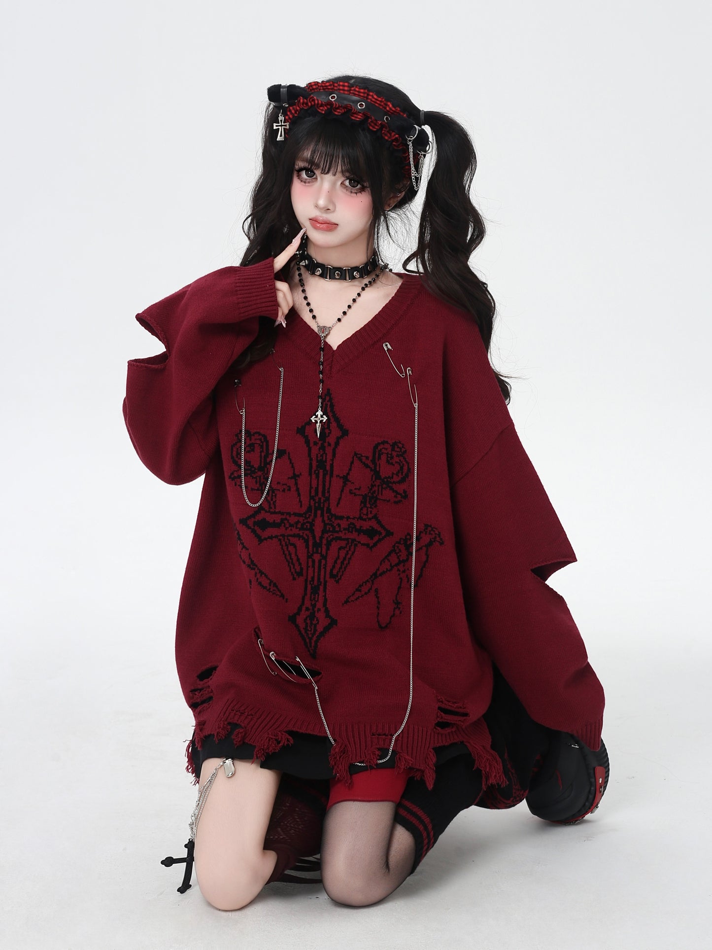 ゴシック破れチェーンVネックニット