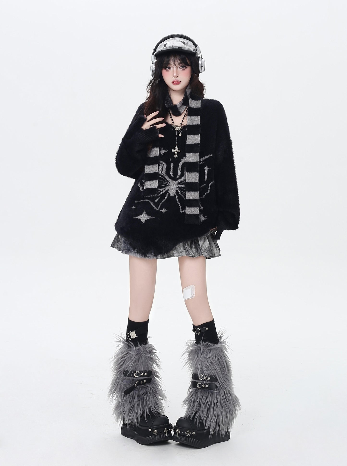 Vネック蝶モチーフふわもこニット＋マフラー