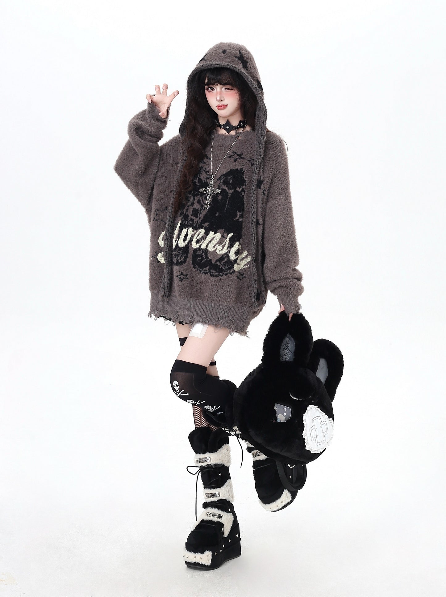 フード付きレターニット｜ゆるヴィンテージムードのふわもこセーター