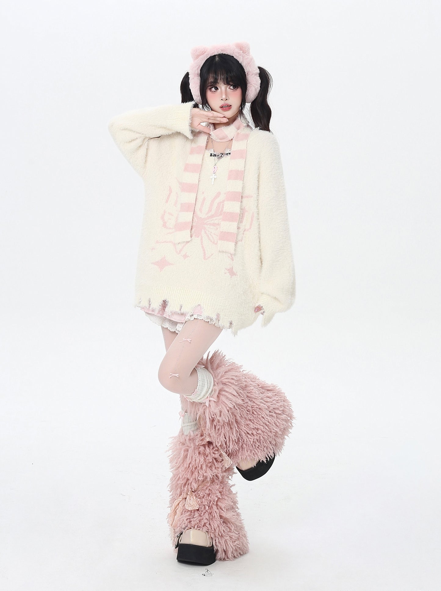 Vネック蝶モチーフふわもこニット＋マフラー