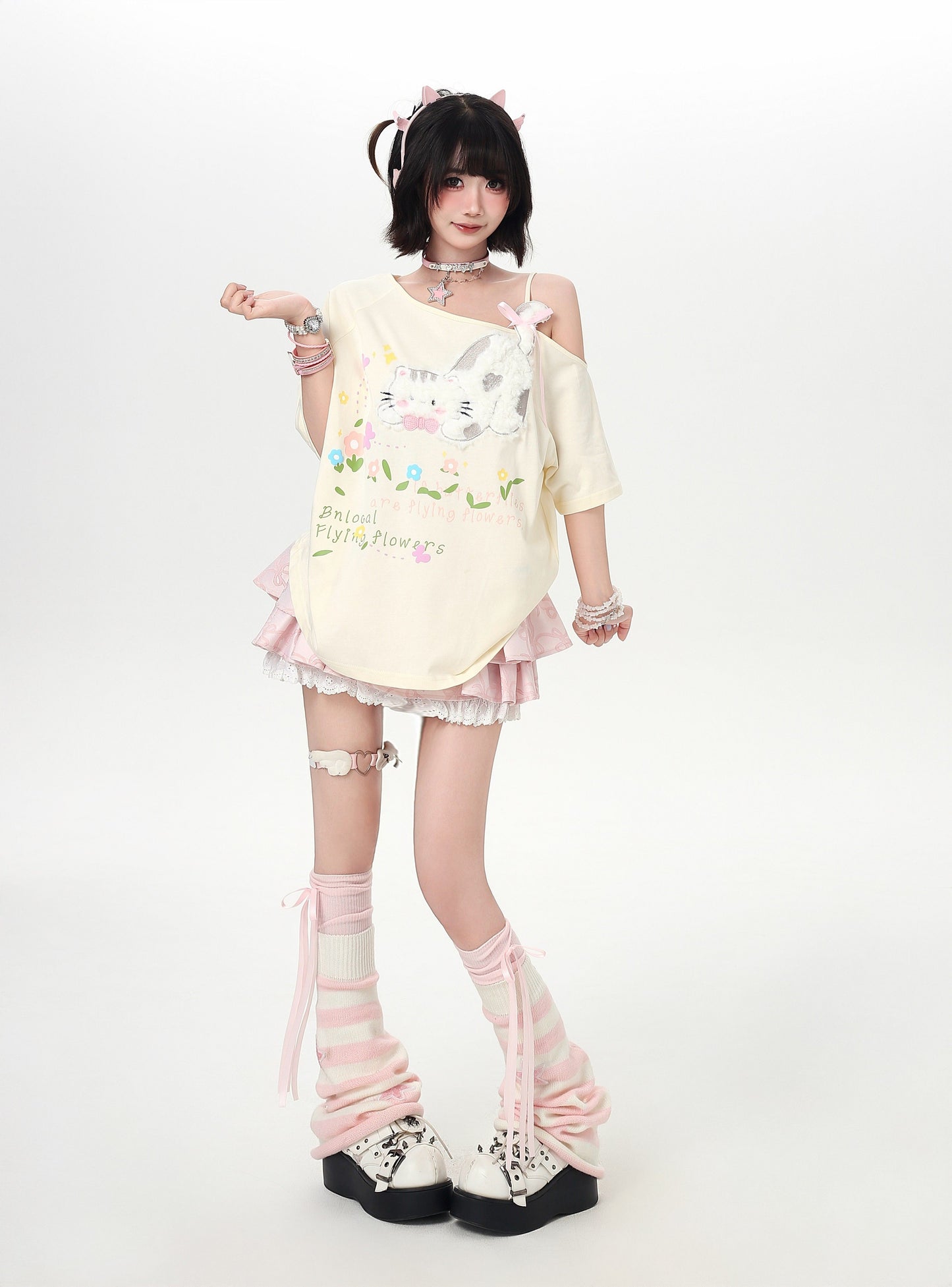 ネコモチーフオフショルレイヤードT