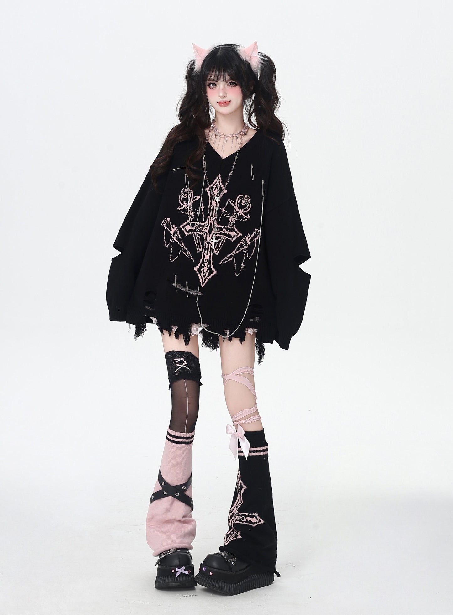 ゴシック破れチェーンVネックニット