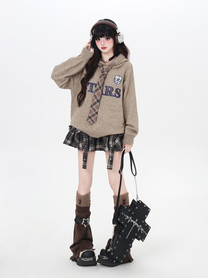 スクール風刺繍ネクタイ付きフーディー