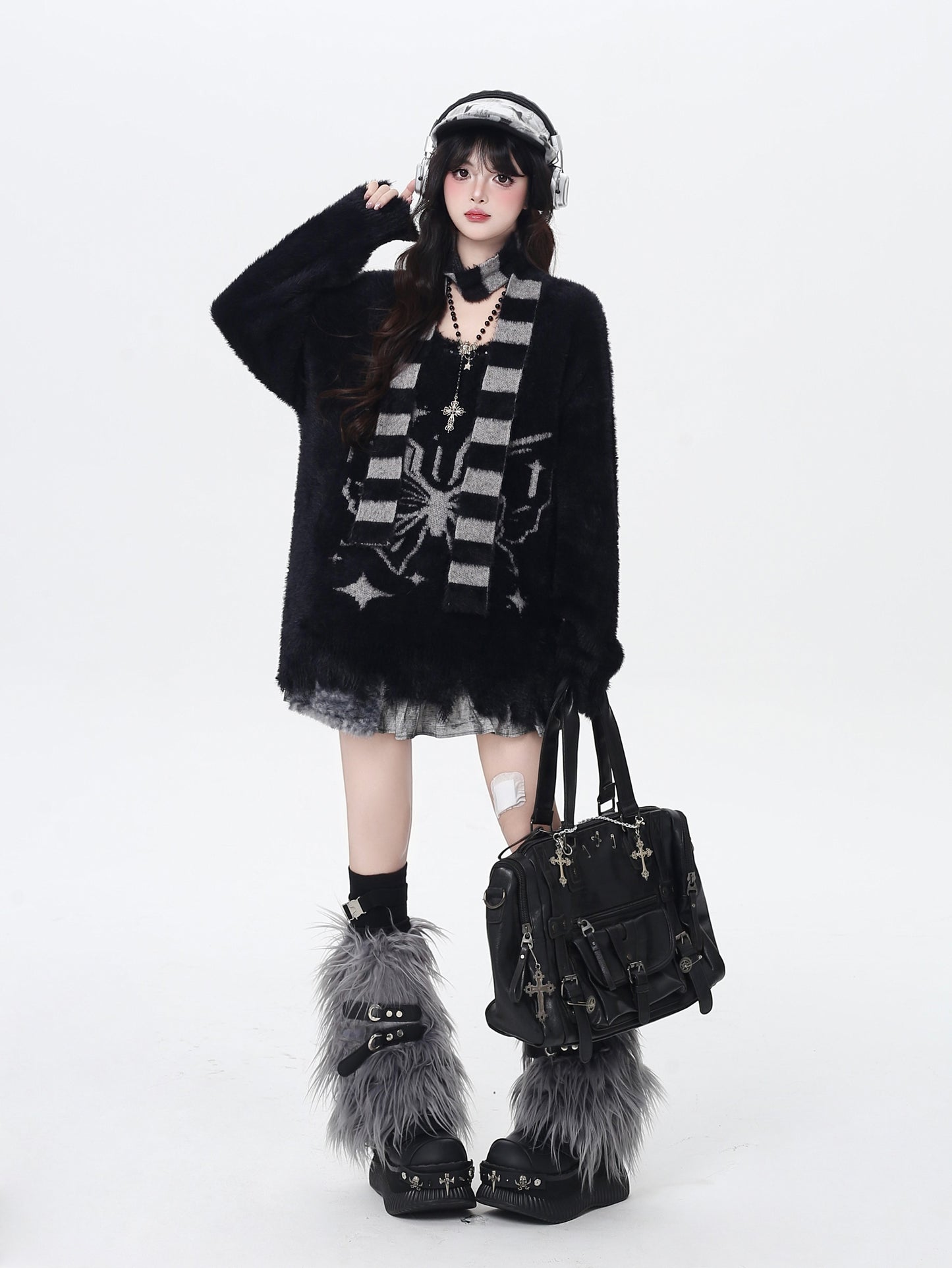 Vネック蝶モチーフふわもこニット＋マフラー