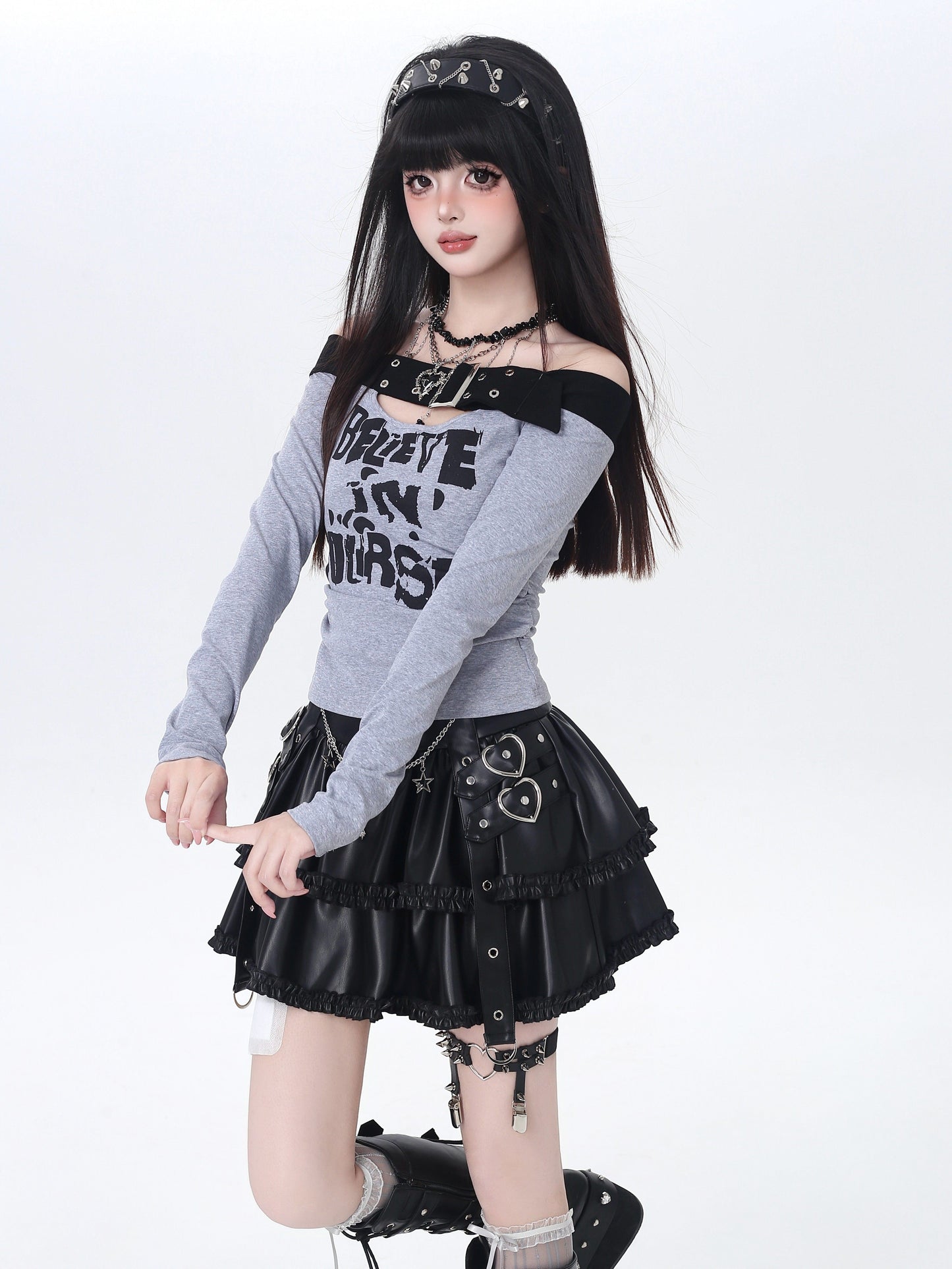 オフショルロゴショート丈トップス