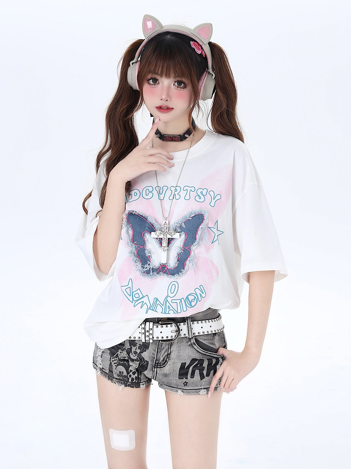 ダメージ加工デニム蝶々プリントのルーズフィット短袖Tシャツ