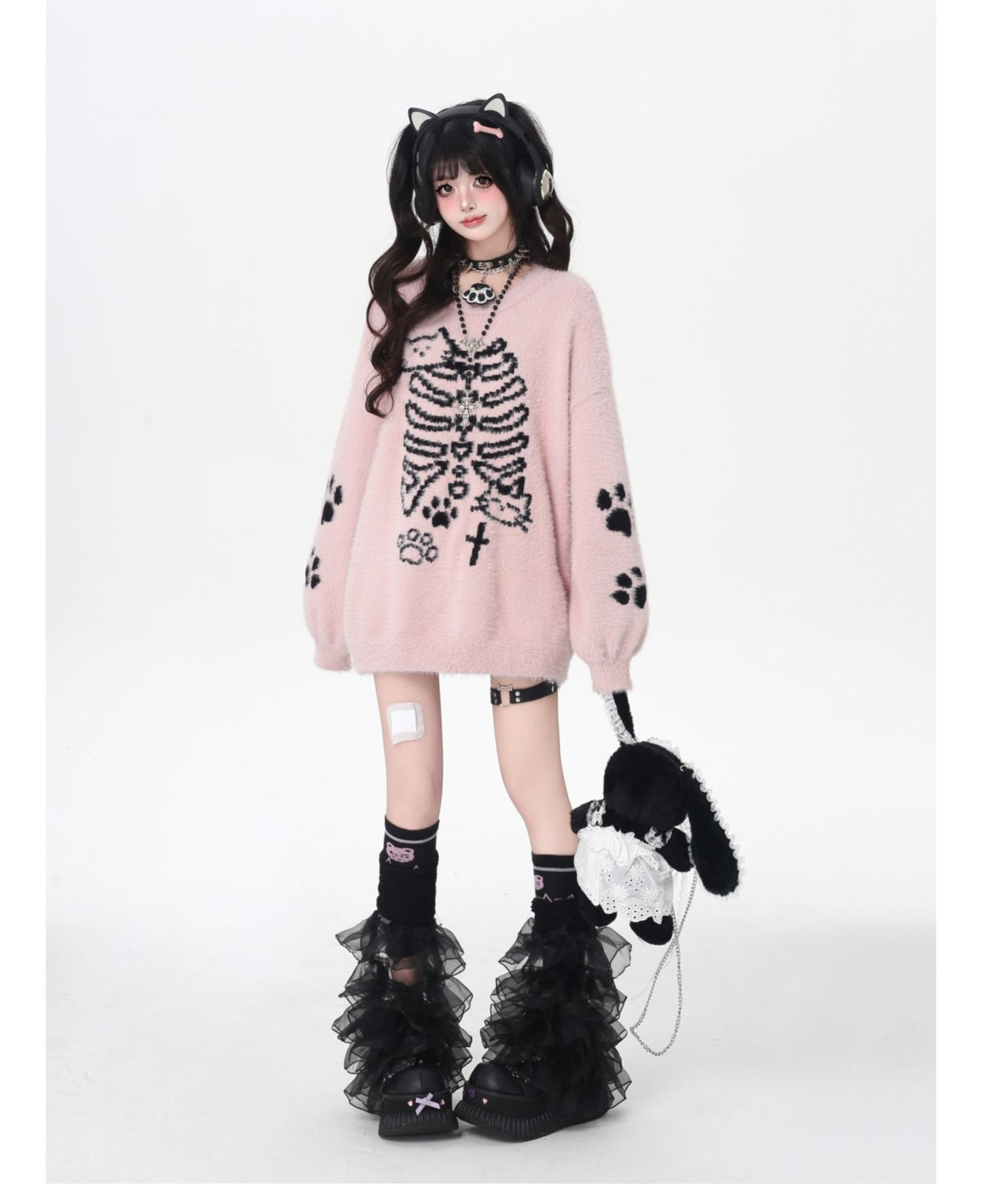 ふわふわネコモチーフ丸首ゆるニット 秋冬ガーリー