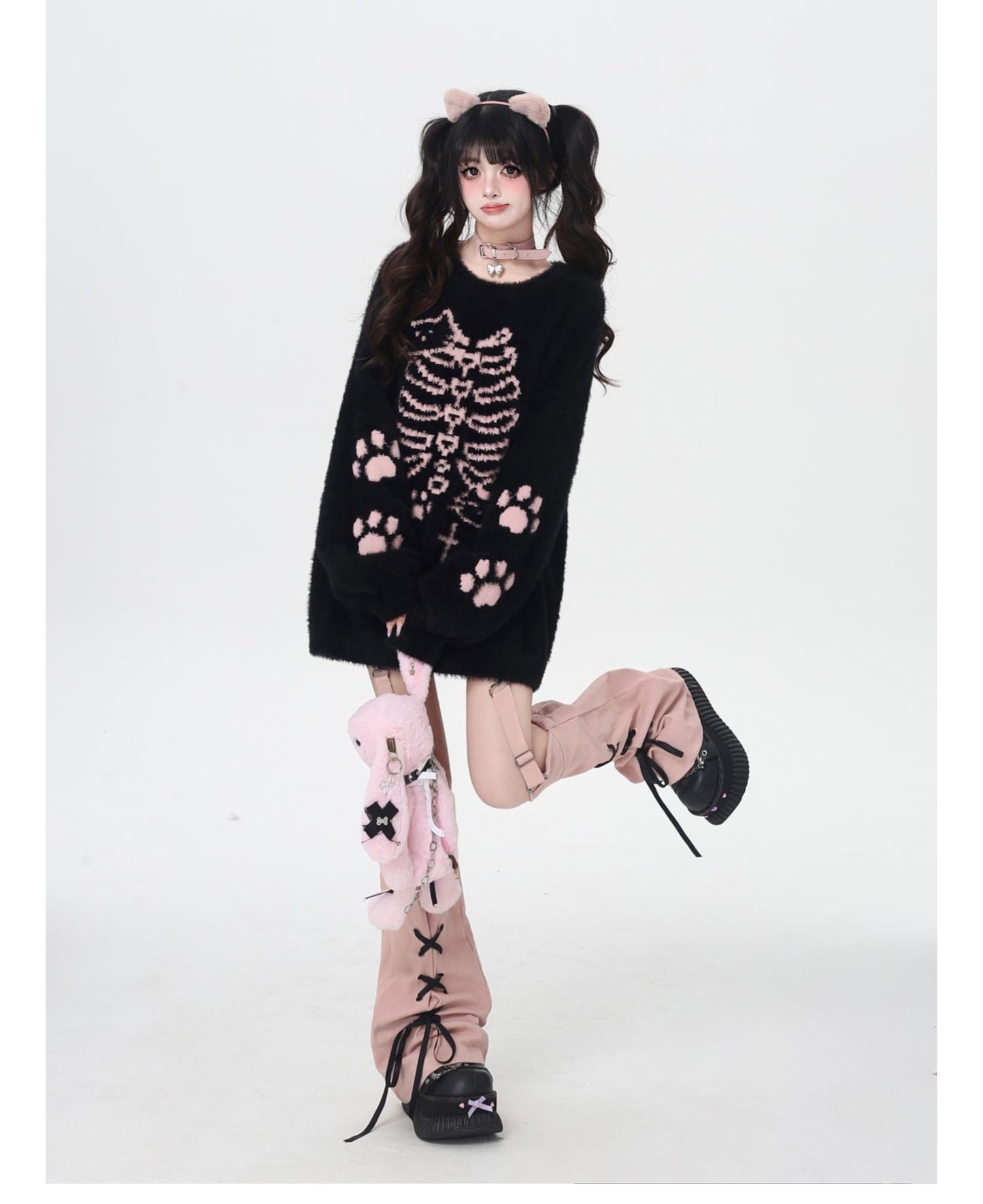 ふわふわネコモチーフ丸首ゆるニット 秋冬ガーリー