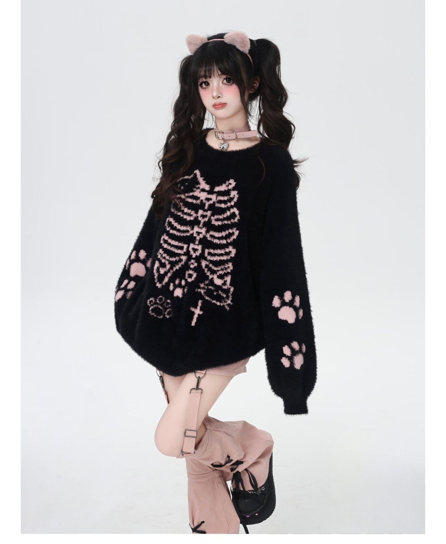 ふわふわネコモチーフ丸首ゆるニット 秋冬ガーリー